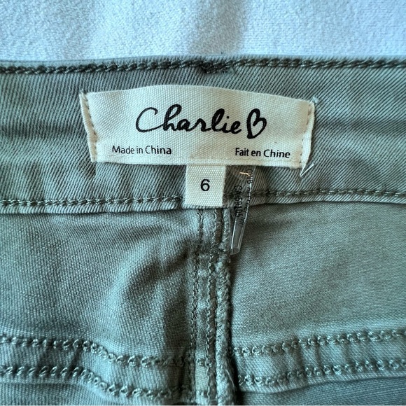 Charlie B Lace Cut Side Bootcut Stretch Twill Pants Celadon Green Women’s 6, NWT - Picture 13 of 15